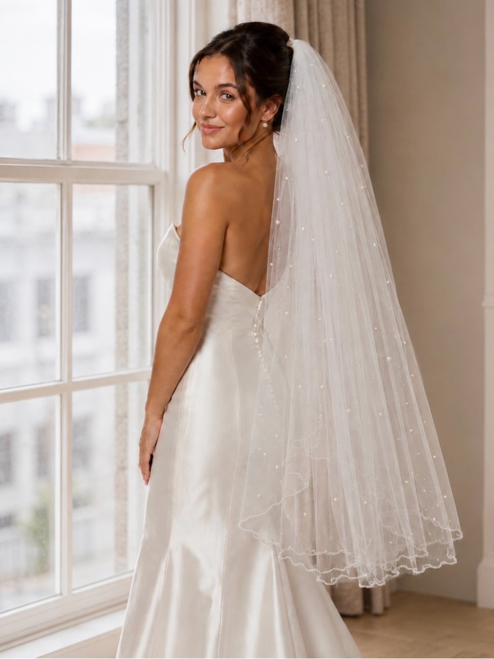 Elegant Vintage Pearl-Embellished Bridal Veil